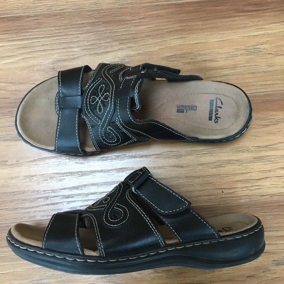 clarks cushion sandals